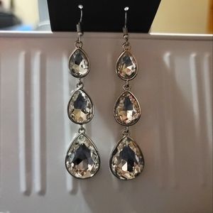 Beautiful clear gem stone teardrop dangle Earings. 💎